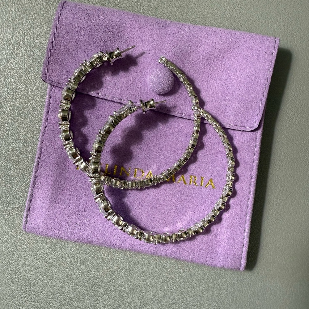 NEW Melinda Maria She's an Icon Hoops 2" (Silver/White)